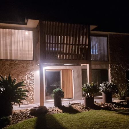 Sunsets On Martyrs Coastal Luxury Beach House Peterborough Eksteriør billede