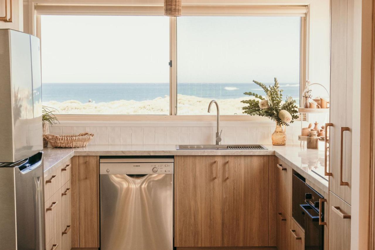 Sunsets On Martyrs Coastal Luxury Beach House Peterborough Eksteriør billede
