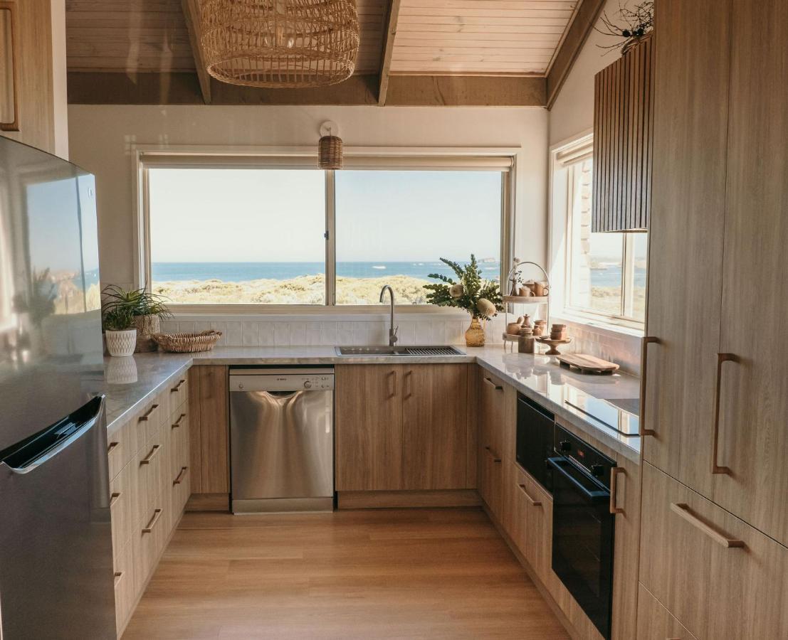 Sunsets On Martyrs Coastal Luxury Beach House Peterborough Eksteriør billede