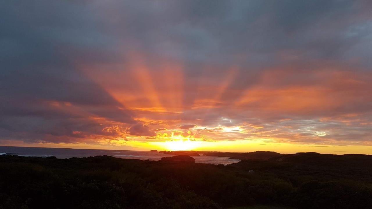 Sunsets On Martyrs Coastal Luxury Beach House Peterborough Eksteriør billede